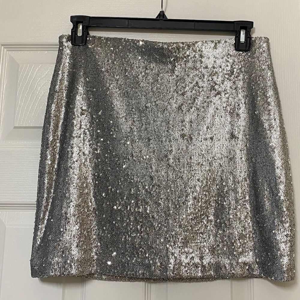 White House Black Market Silver Skirt - Size 12
